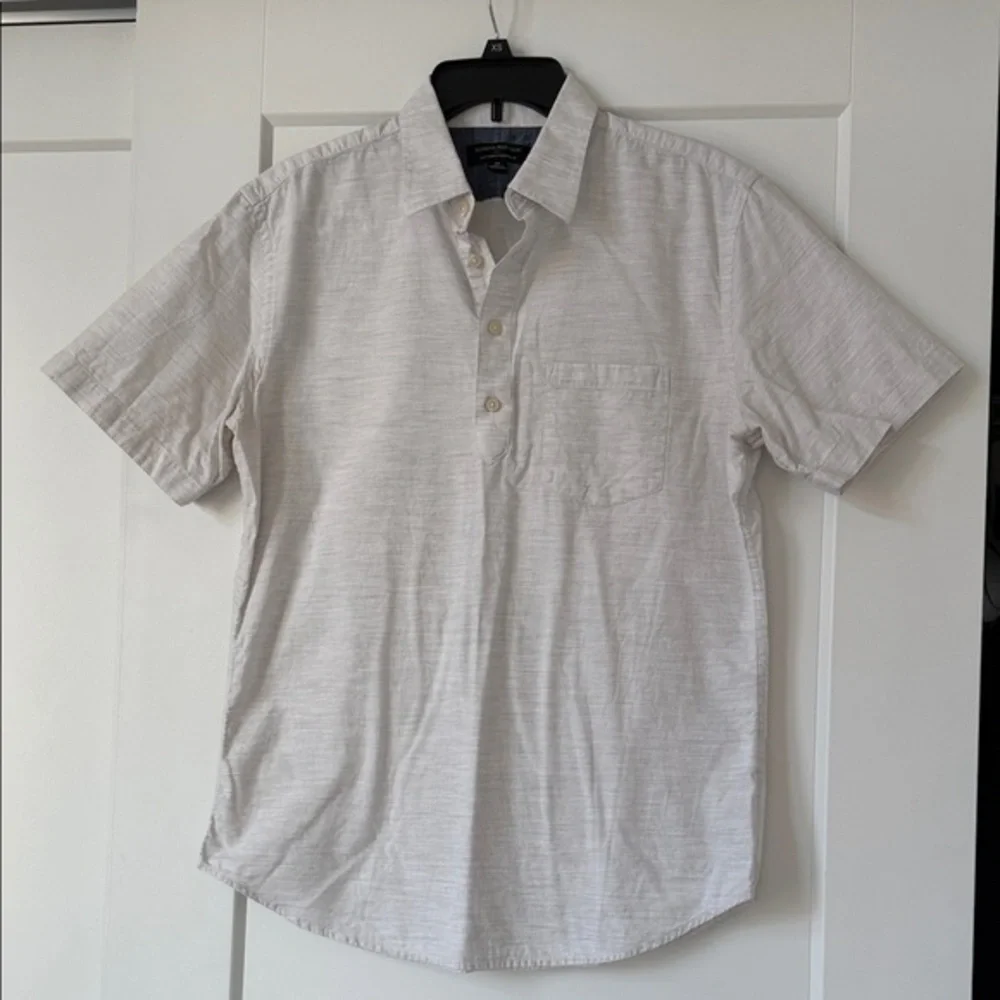 Banana Republic Men's Casual Short Sleeve Shirt - Light